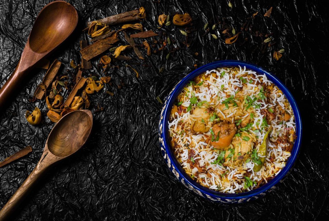 Sofitel Mumbai Bkc Hotell Exteriör bild Hyderabadi biryani