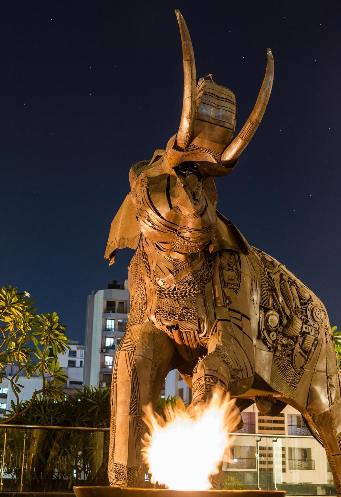 Sofitel Mumbai Bkc Hotell Exteriör bild The Elephant's Head