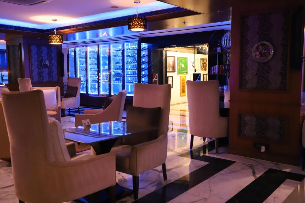 Sofitel Mumbai Bkc Hotell Exteriör bild The interior of the hotel