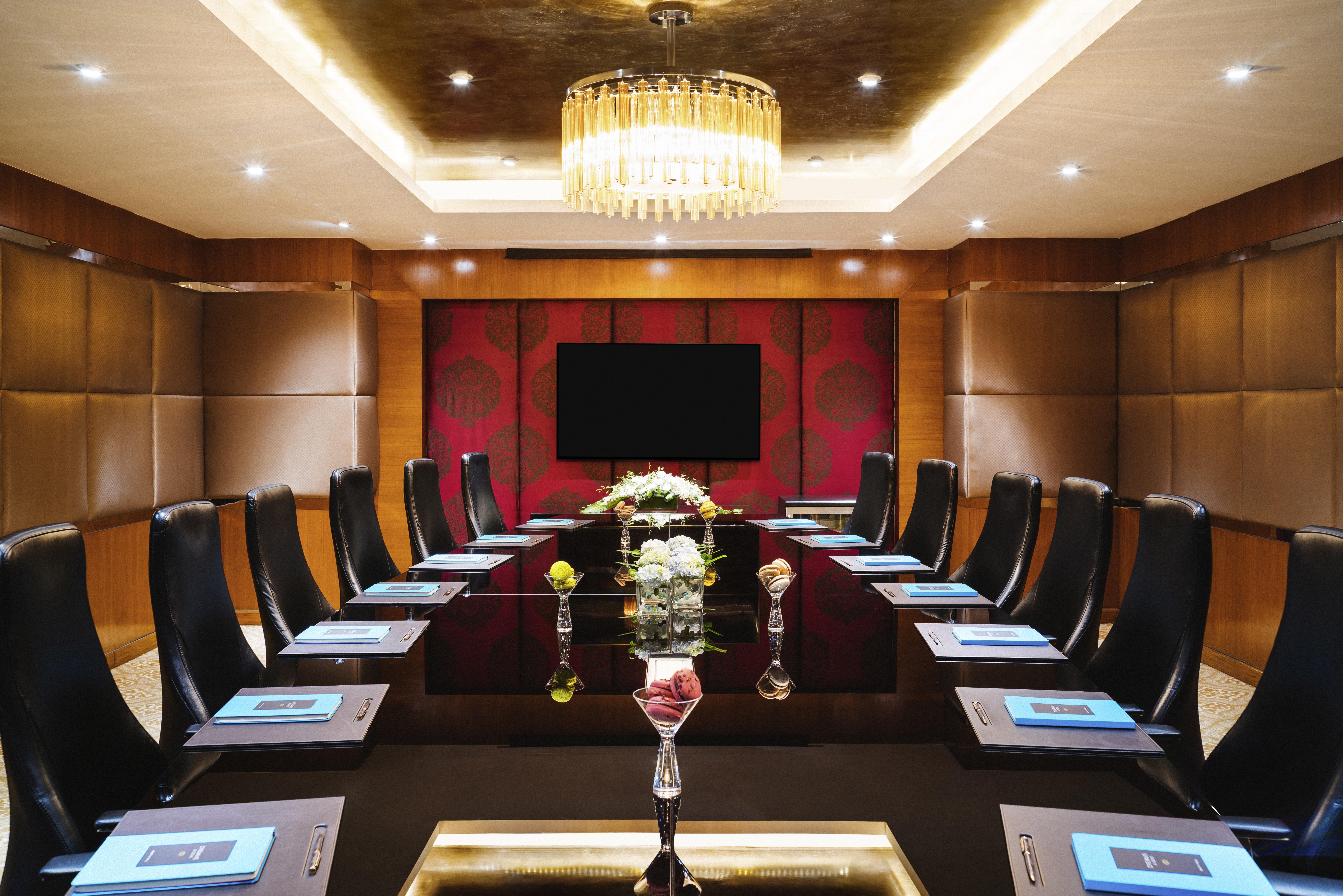 Sofitel Mumbai Bkc Hotell Exteriör bild Boardroom at the Four Seasons Hotel, Hong Kong
