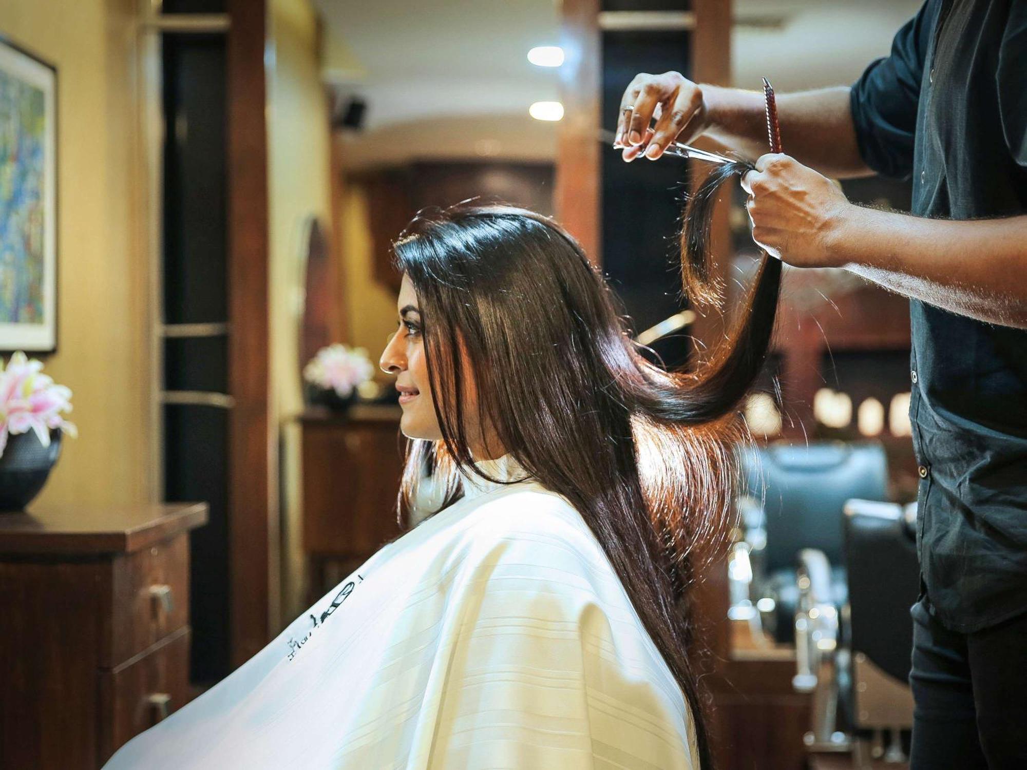 Sofitel Mumbai Bkc Hotell Exteriör bild Hair salon in India