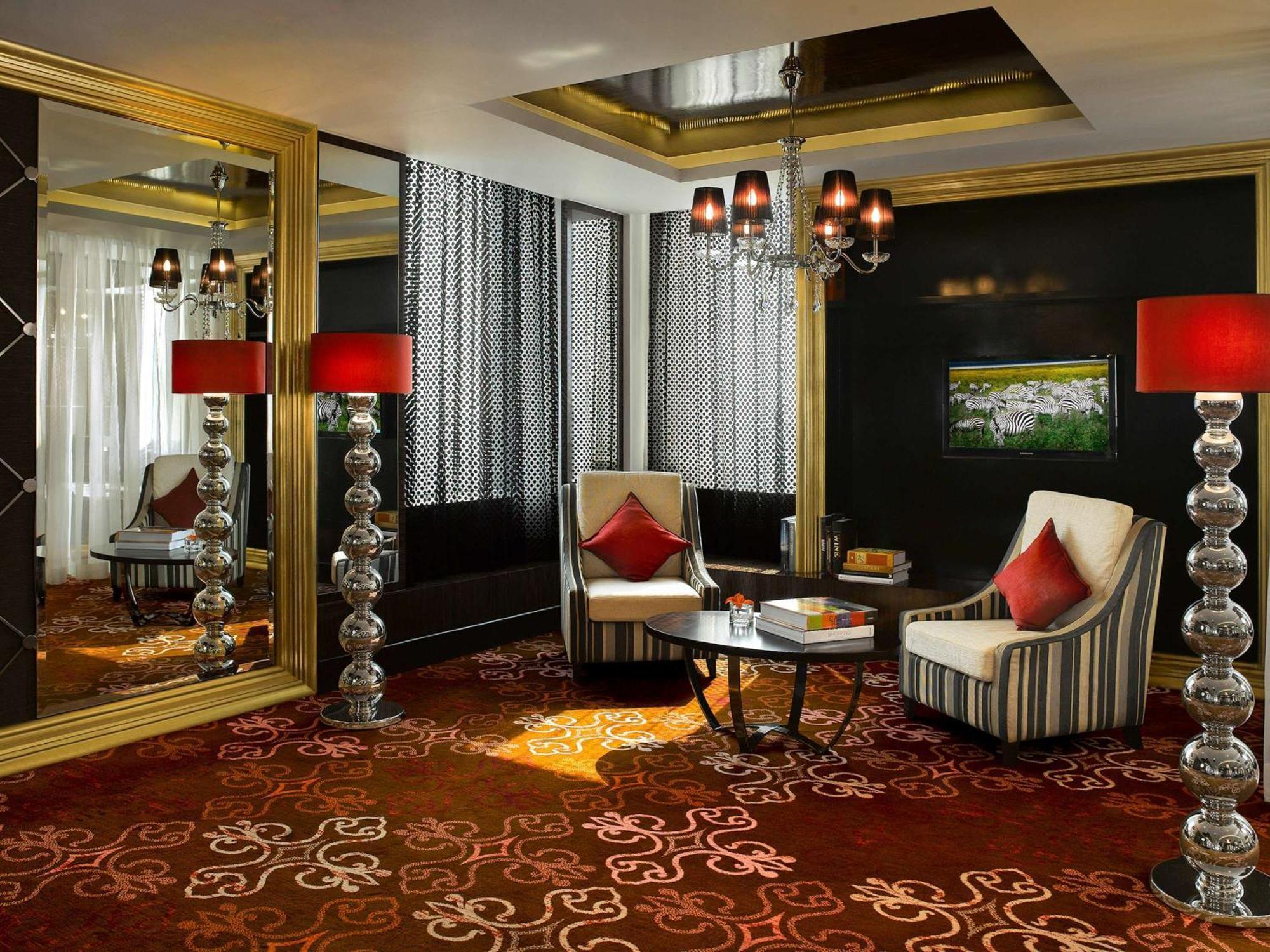 Sofitel Mumbai Bkc Hotell Exteriör bild The interior of a suite at the hotel