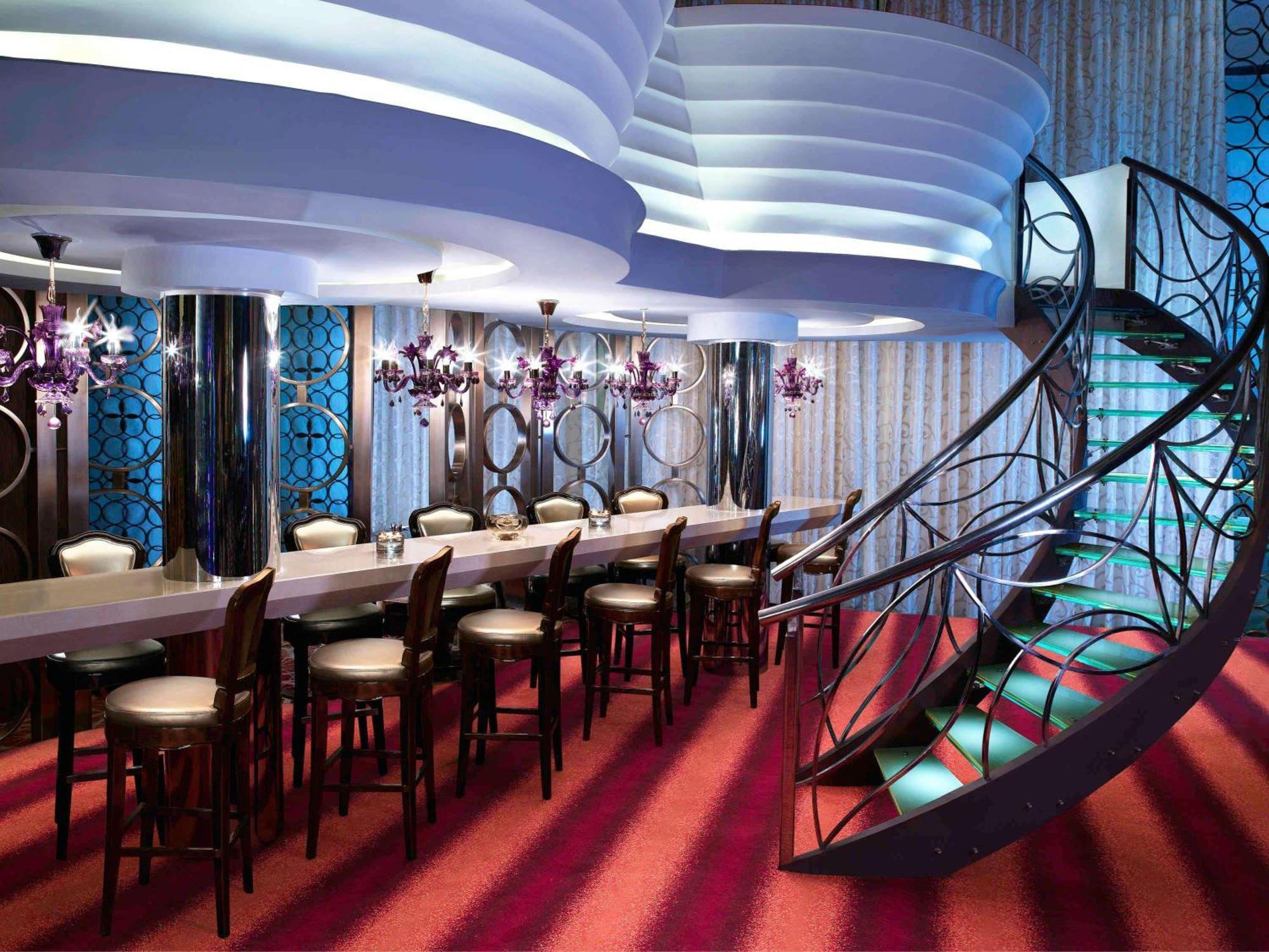 Sofitel Mumbai Bkc Hotell Exteriör bild The interior of the nightclub