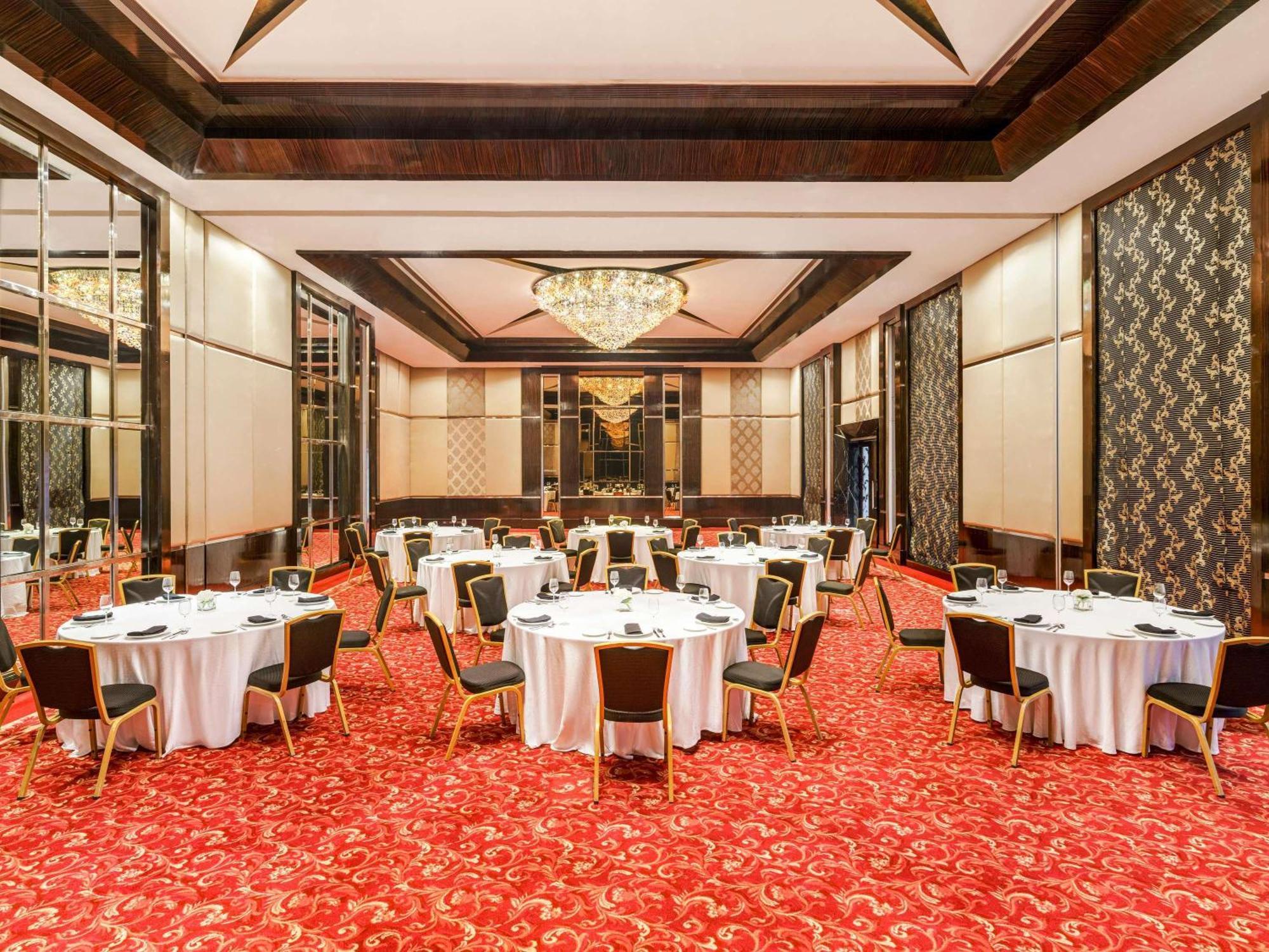 Sofitel Mumbai Bkc Hotell Exteriör bild The ballroom